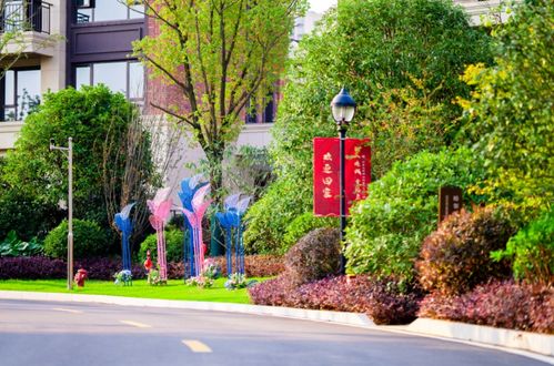 在售建面約98 142平的三房和四房產品,兼顧到剛需和剛改群體,戶型設計相當不錯